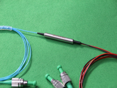 四端口偏振無關(guān)光環(huán)行器